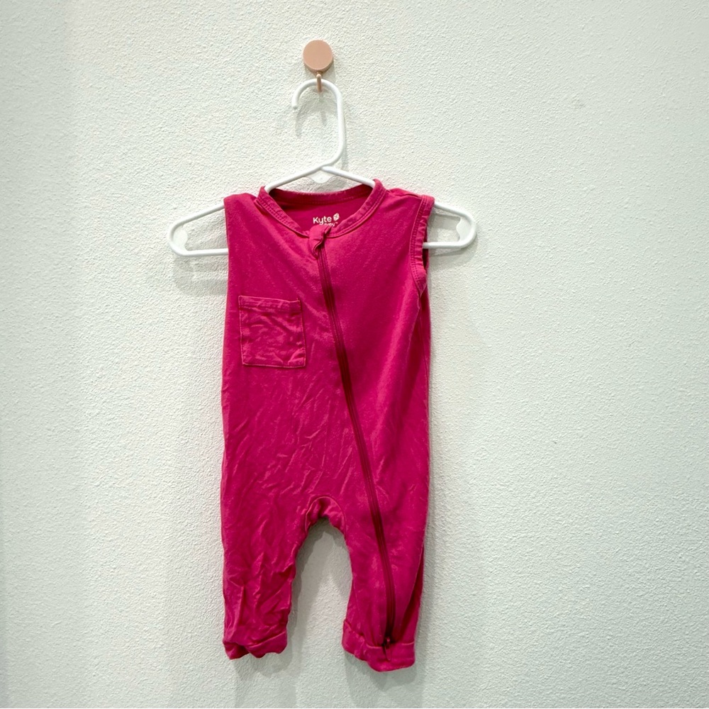Kyte BABY Zippered Sleeveless Romper in Raspberry 3-6M